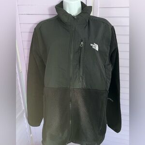 Women’s XLThe North Face Black Full-Zip Jacket. Polartech. 27” length, 25”sleeve